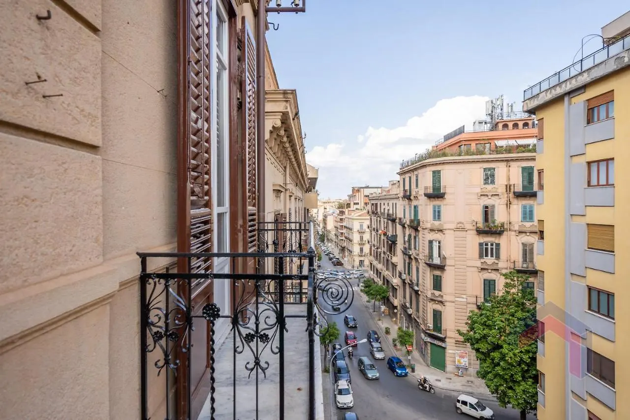 Le Rose di Nonna Maria, appartamento di lusso in centro città Palermo 0*,  Italia